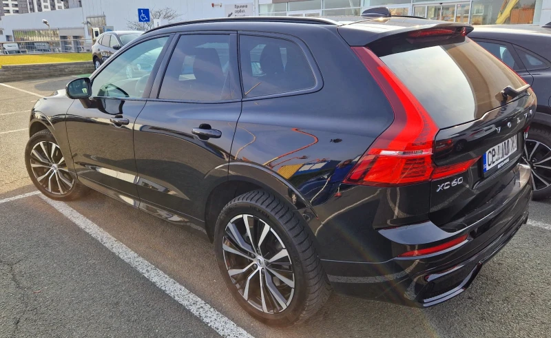Volvo XC60 Plus Bright AWD Mild Hybrid B5, снимка 4 - Автомобили и джипове - 51700519