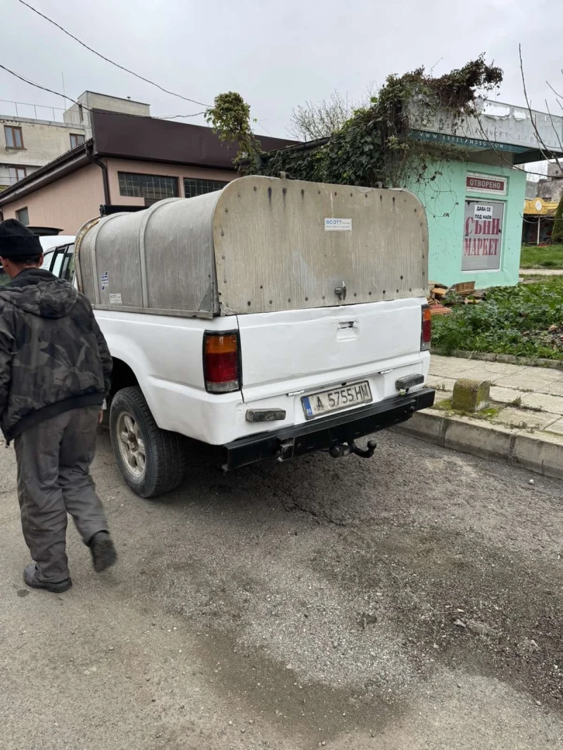 Mazda B2500, снимка 6 - Автомобили и джипове - 53065128
