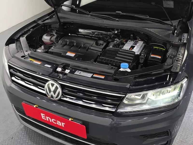 VW Tiguan 2.0 TDI PREMIUM, снимка 6 - Автомобили и джипове - 54967461