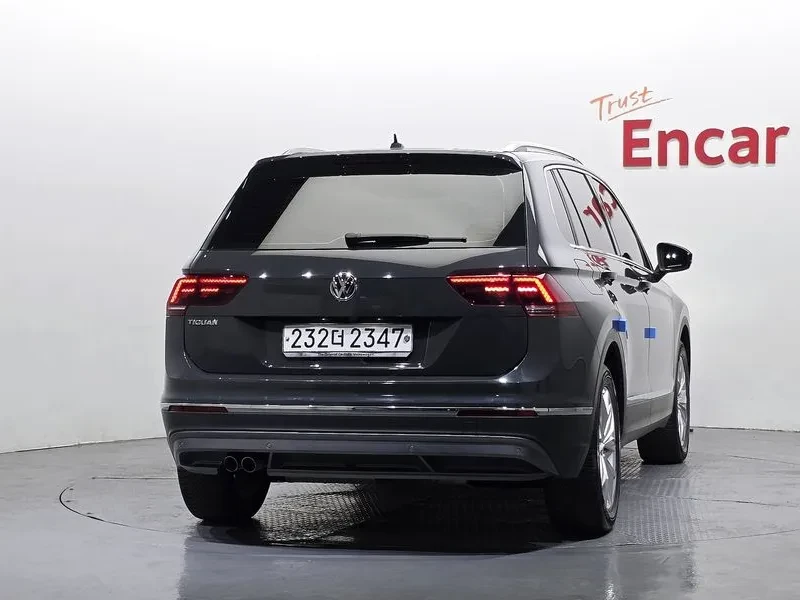 VW Tiguan 2.0 TDI PREMIUM, снимка 4 - Автомобили и джипове - 54967461