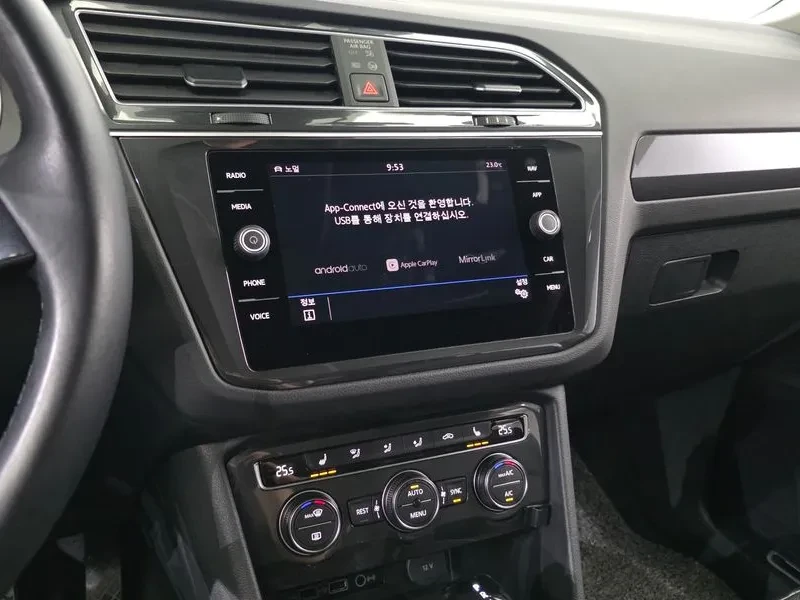 VW Tiguan 2.0 TDI PREMIUM, снимка 16 - Автомобили и джипове - 54967461