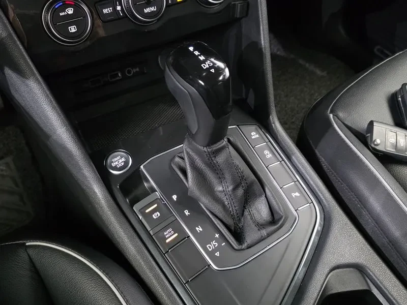 VW Tiguan 2.0 TDI PREMIUM, снимка 9 - Автомобили и джипове - 54967461