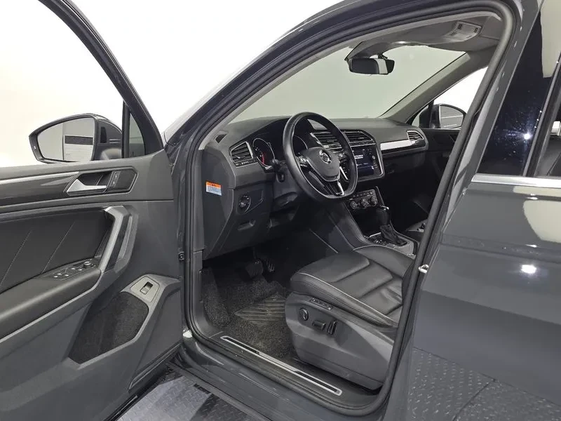 VW Tiguan 2.0 TDI PREMIUM, снимка 10 - Автомобили и джипове - 54967461