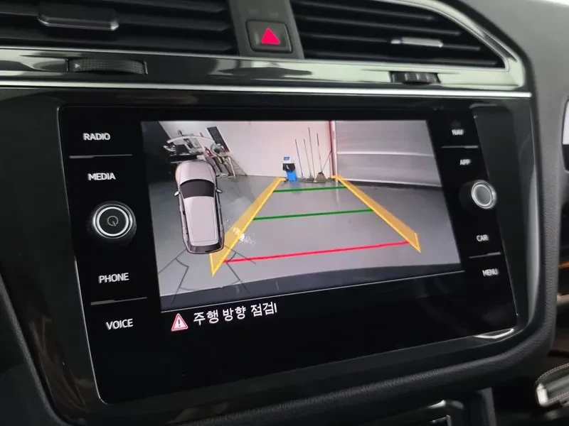 VW Tiguan 2.0 TDI PREMIUM, снимка 17 - Автомобили и джипове - 54967461