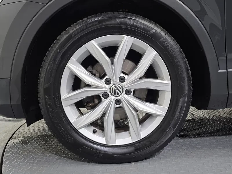 VW Tiguan 2.0 TDI PREMIUM, снимка 5 - Автомобили и джипове - 54967461