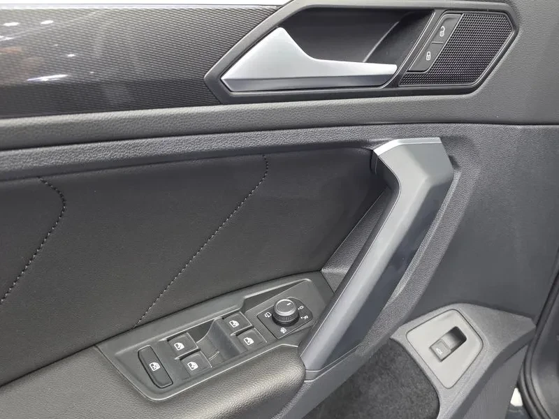 VW Tiguan 2.0 TDI PREMIUM, снимка 13 - Автомобили и джипове - 54967461