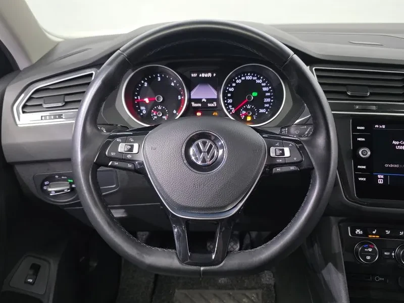 VW Tiguan 2.0 TDI PREMIUM, снимка 15 - Автомобили и джипове - 54967461