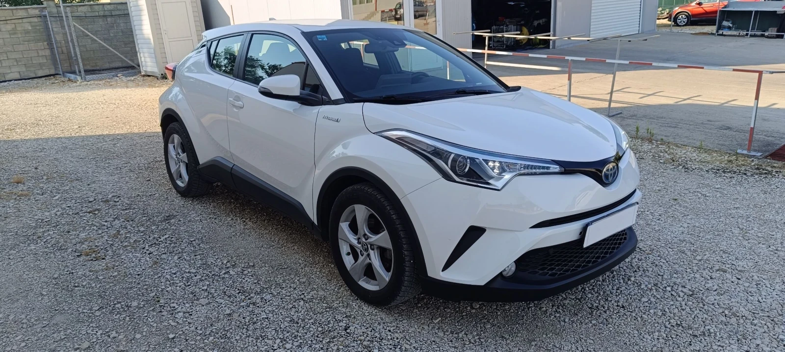 Toyota C-HR 1.8 Hybrid, Automatic, 65000km.2020 г. - изображение 3