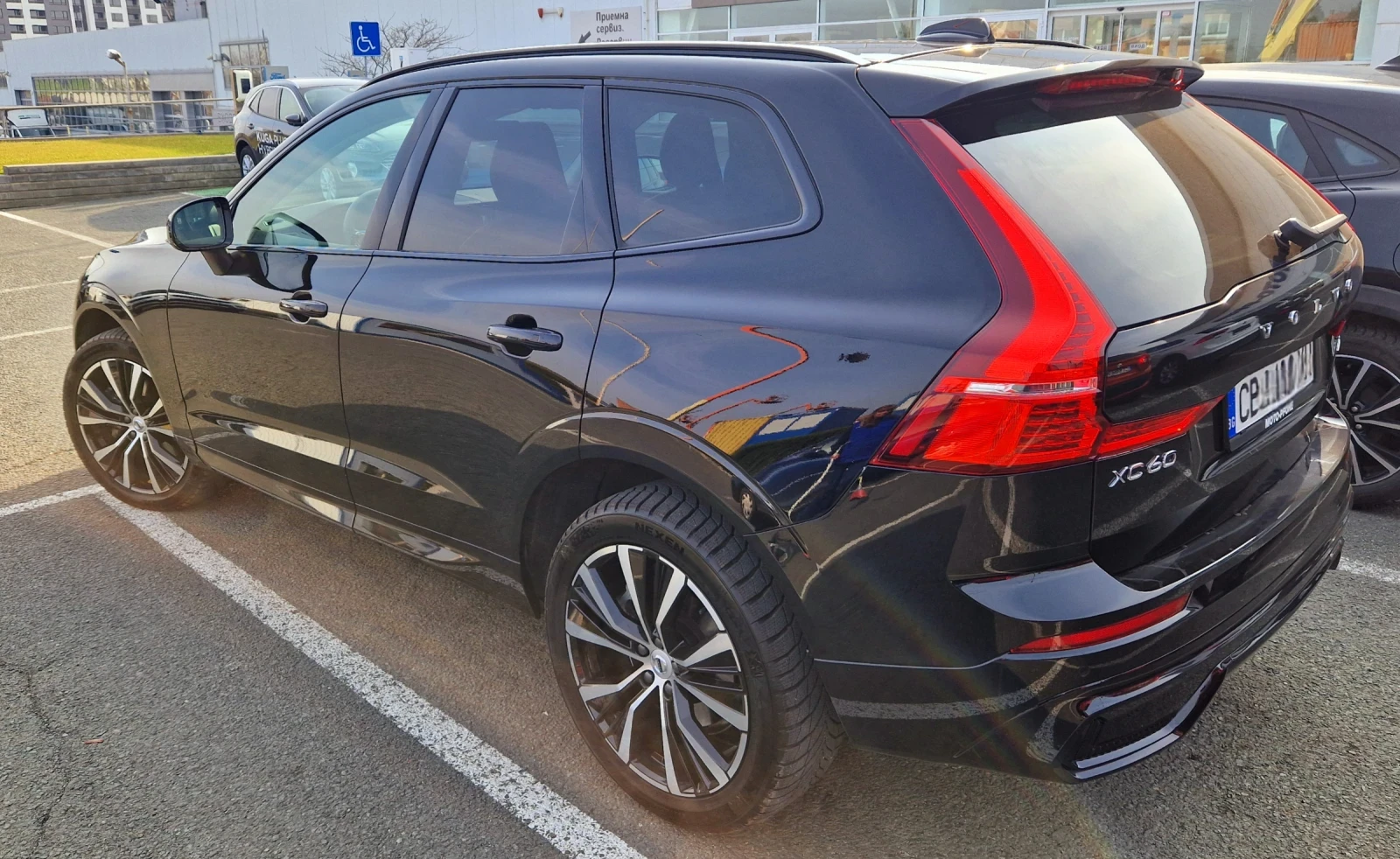 Volvo XC60 Plus Bright AWD Mild Hybrid B5 - изображение 4