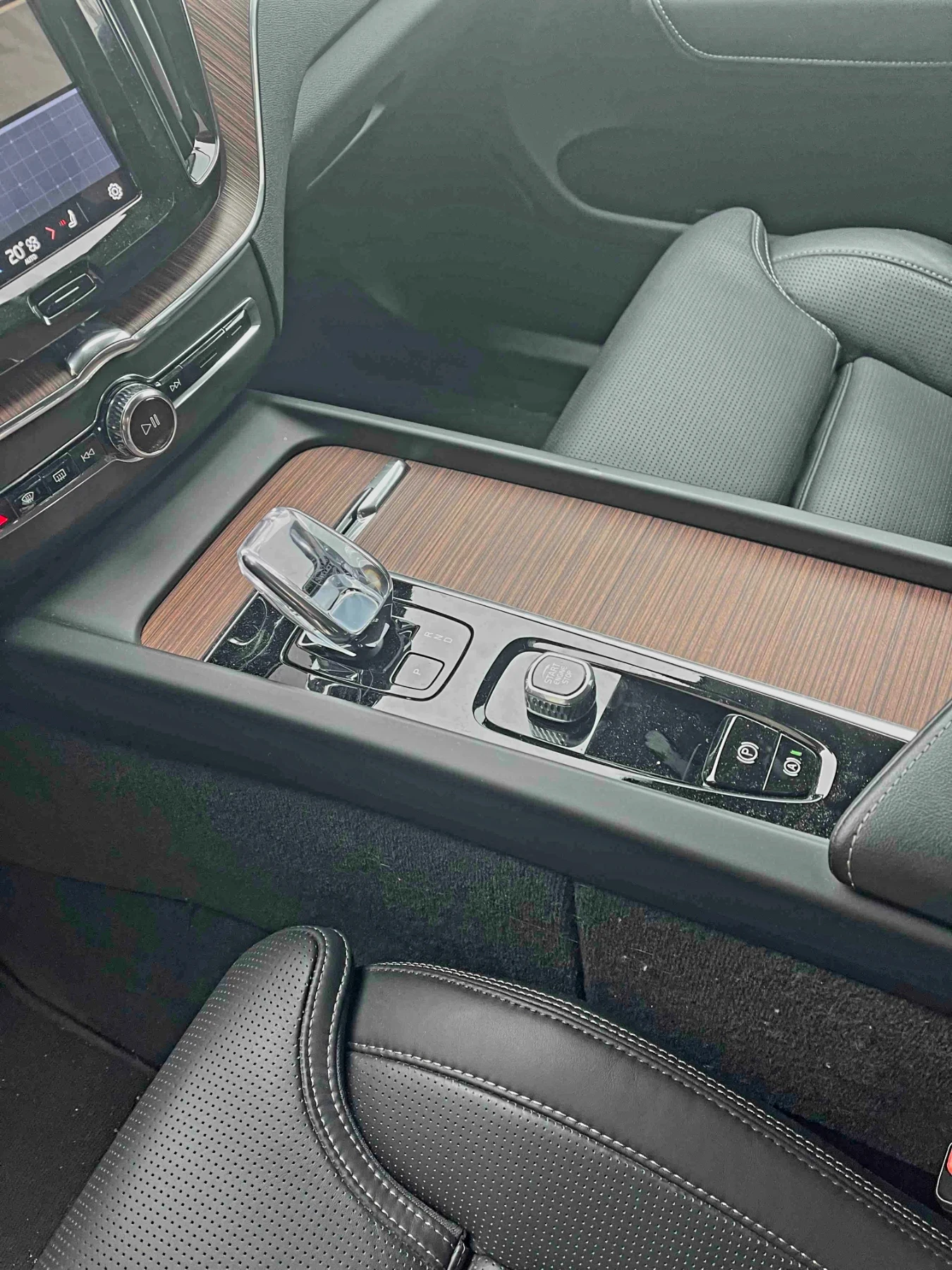 Volvo XC60 Plus Bright AWD Mild Hybrid B5 - изображение 10