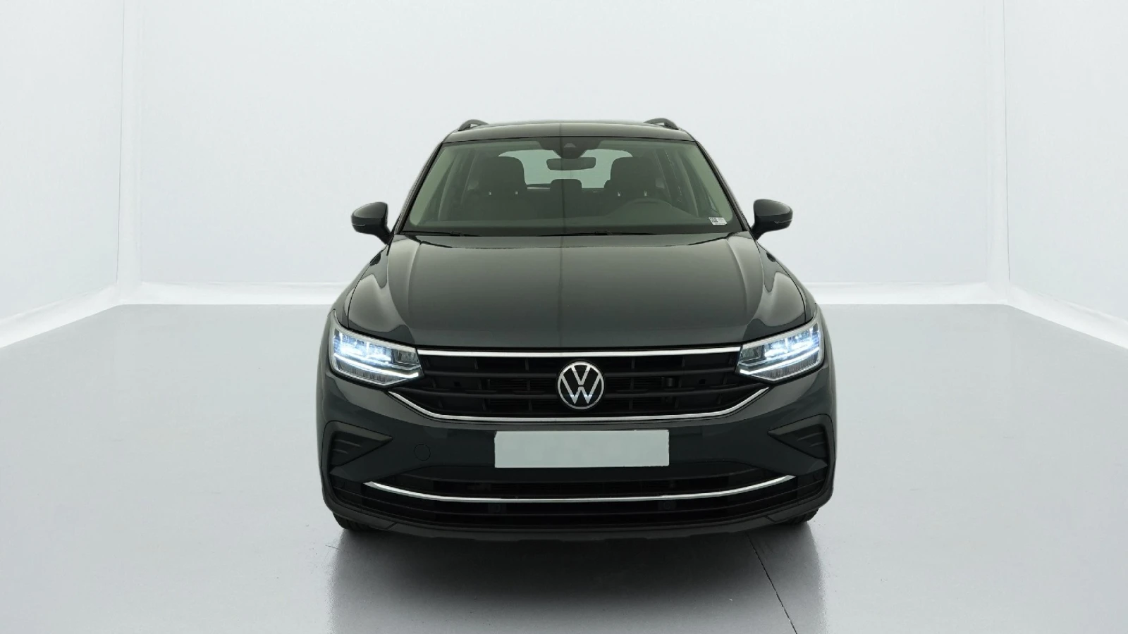 VW Tiguan 2.0 TDI Life, снимка 3 - Автомобили и джипове - 54111682