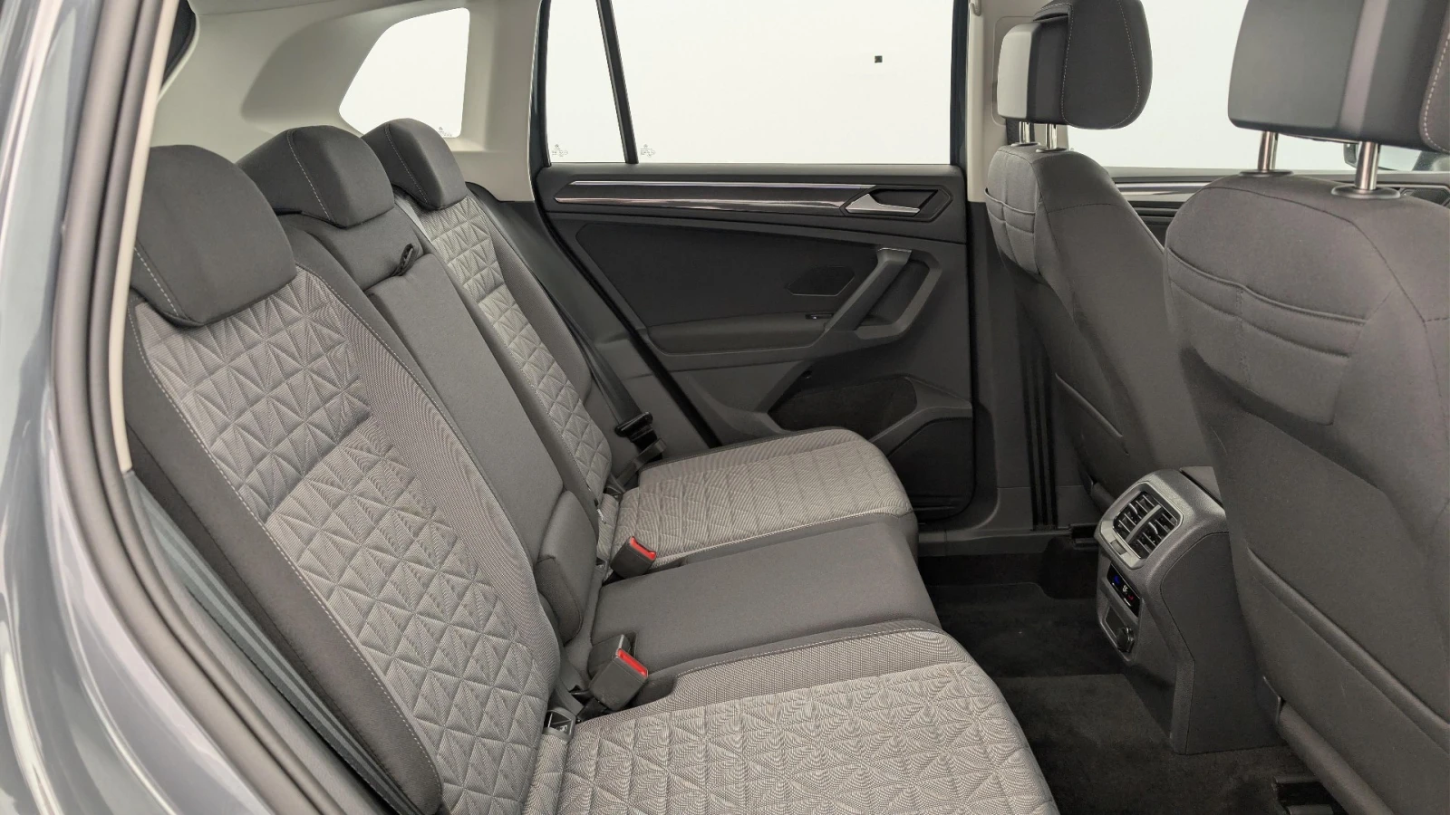 VW Tiguan 2.0 TDI Life, снимка 17 - Автомобили и джипове - 54111682