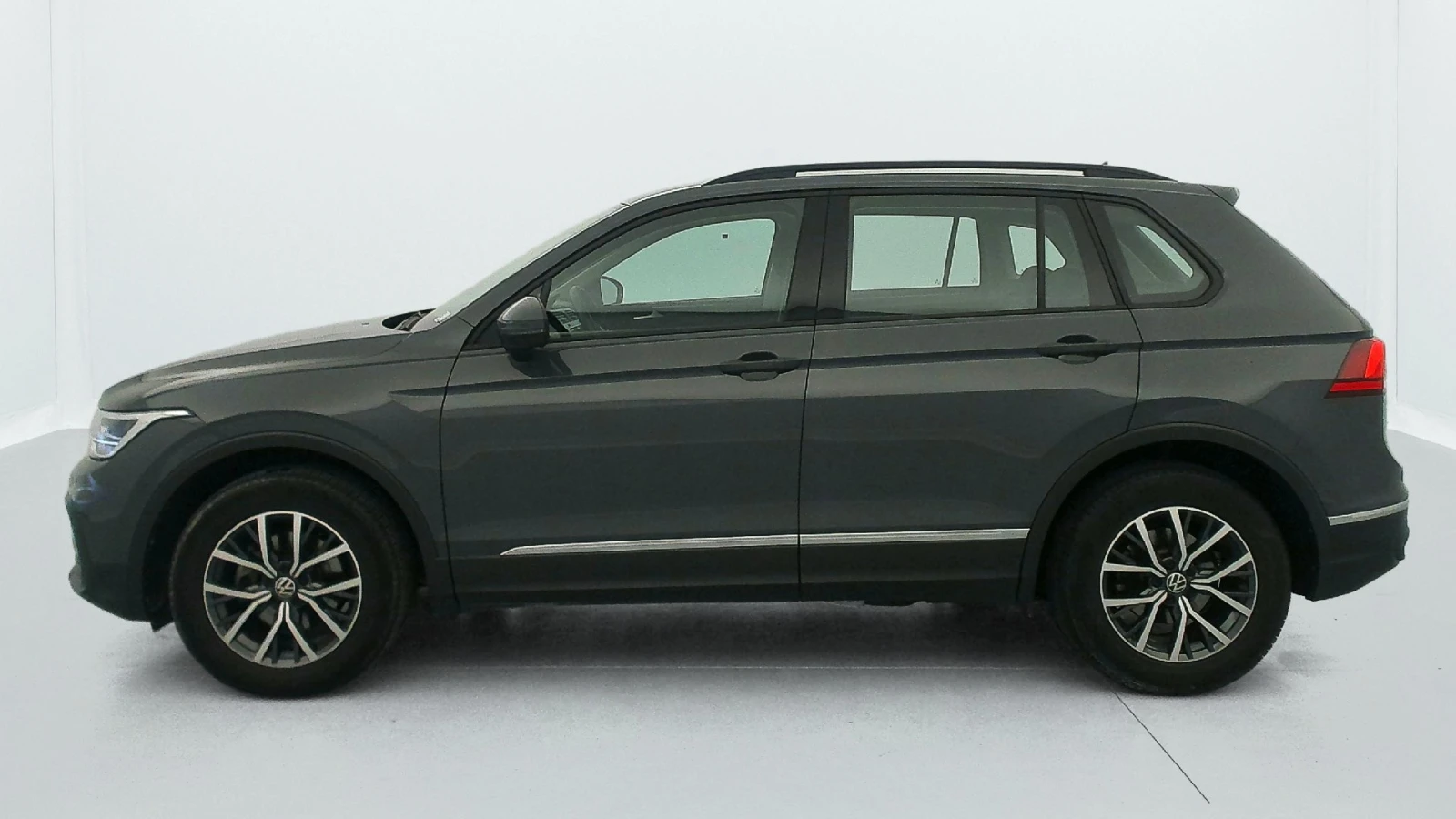 VW Tiguan 2.0 TDI Life, снимка 4 - Автомобили и джипове - 54111682
