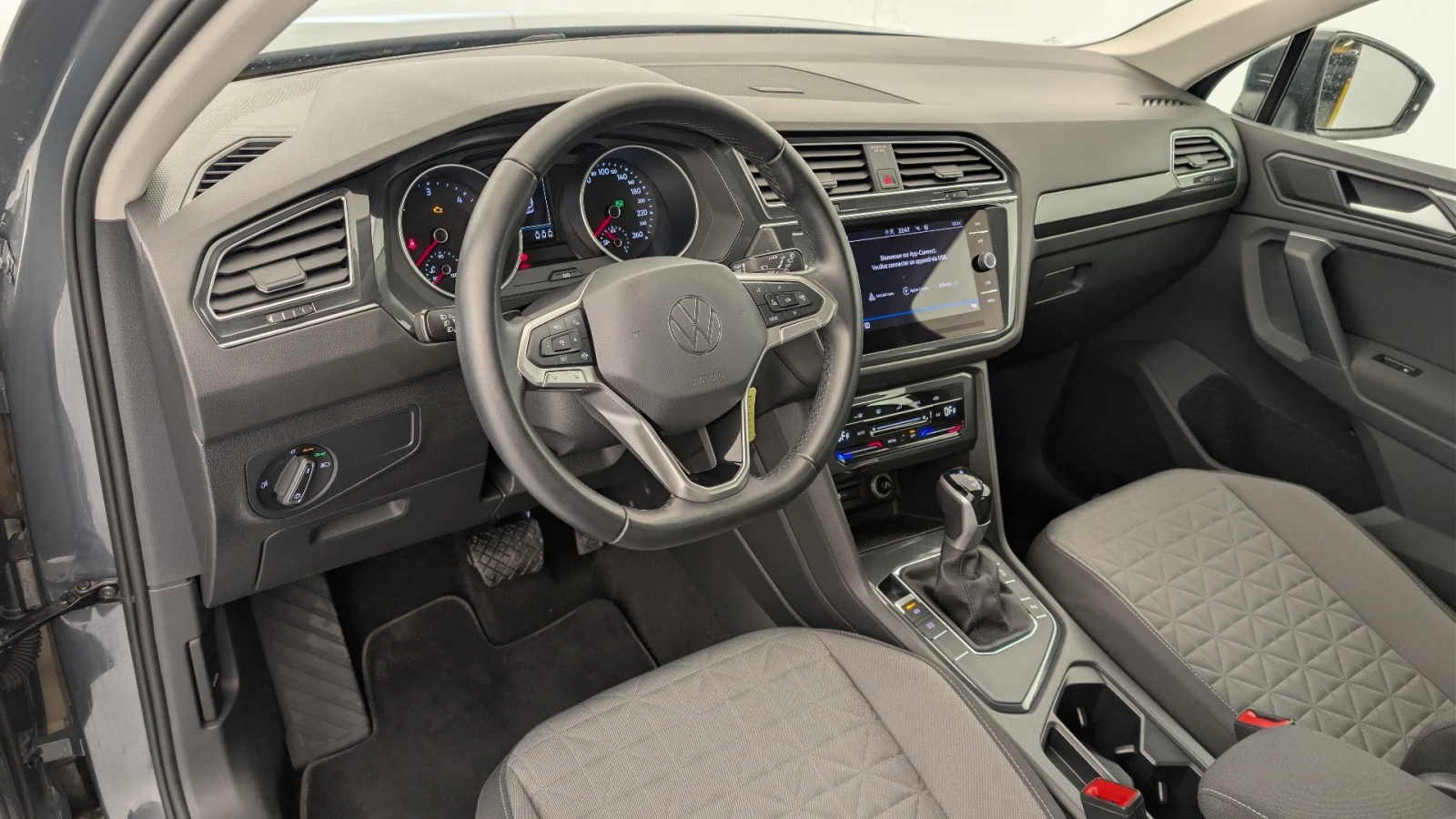 VW Tiguan 2.0 TDI Life, снимка 10 - Автомобили и джипове - 54111682