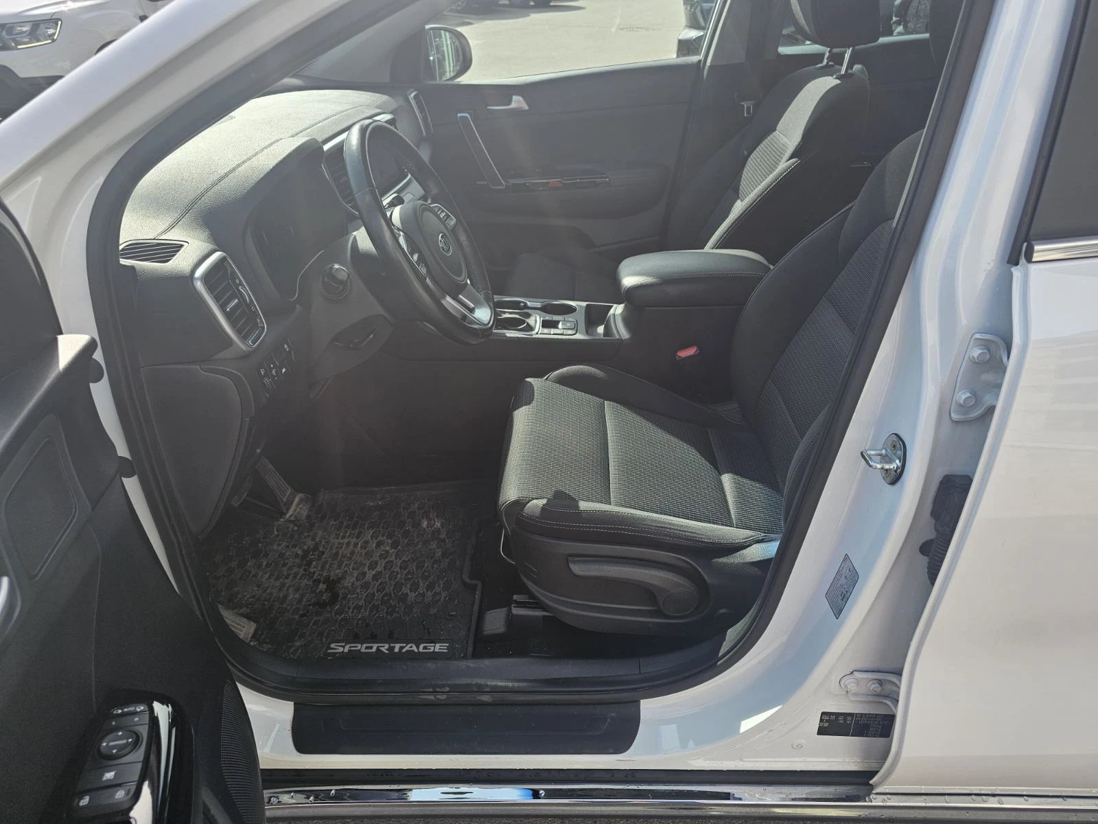 Kia Sportage 1.6 TCe 177hp EDC 4x4 * в гаранция до 01.2027, снимка 15 - Автомобили и джипове - 54228580