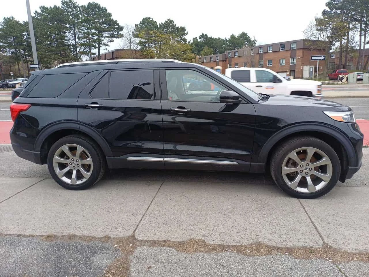Ford Explorer * Platinum * ПОДГРЕВ * ОБДУХВАНЕ * 360 * ПАНОРАМА, снимка 4 - Автомобили и джипове - 54370840