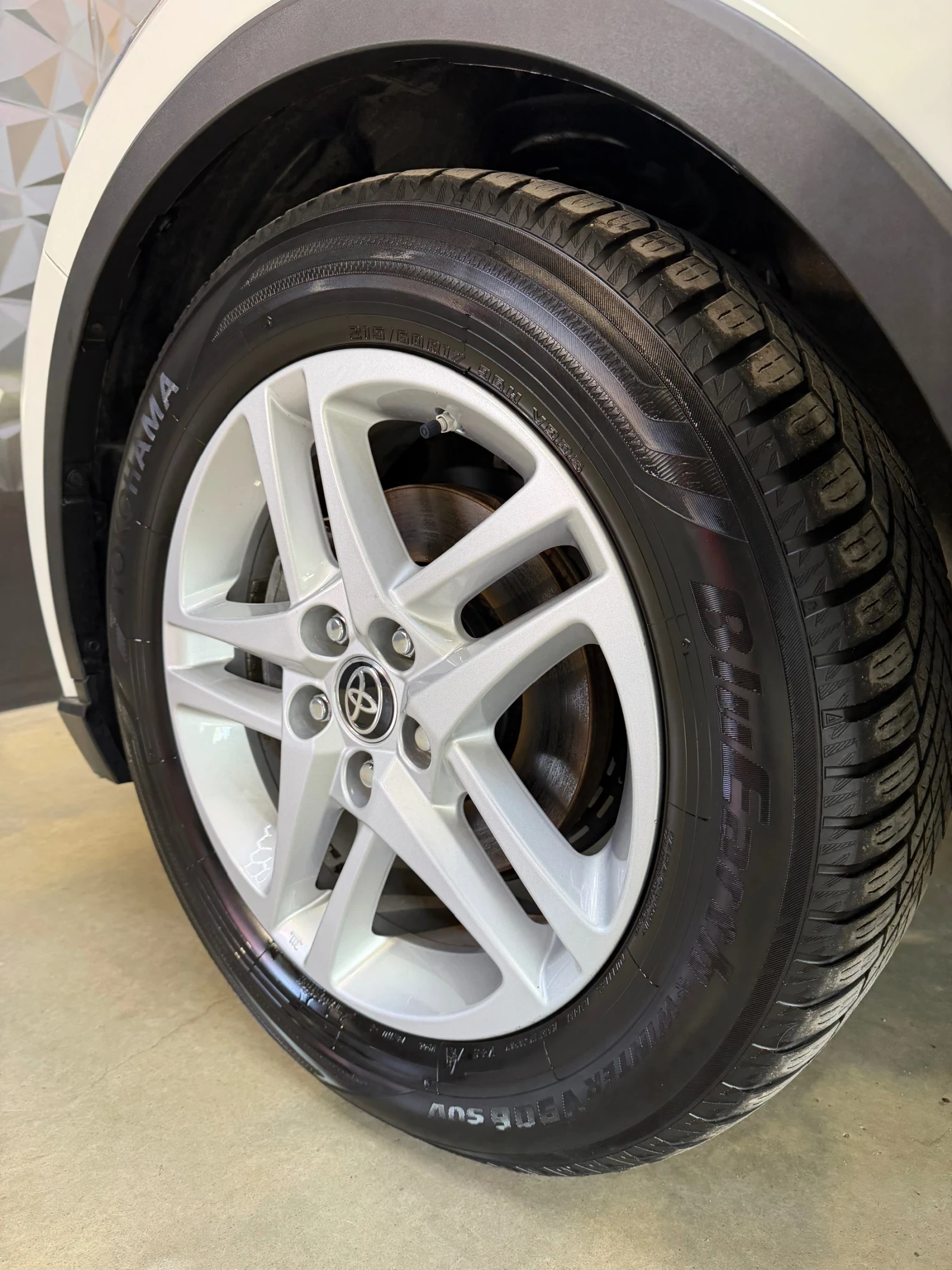 Toyota C-HR 1.8 HYBRID , снимка 12 - Автомобили и джипове - 54373084