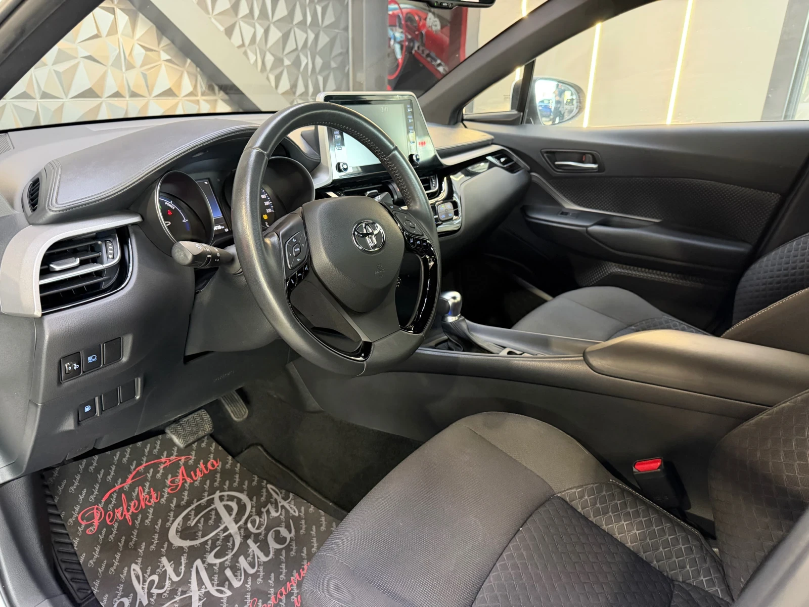 Toyota C-HR 1.8 HYBRID , снимка 6 - Автомобили и джипове - 54373084