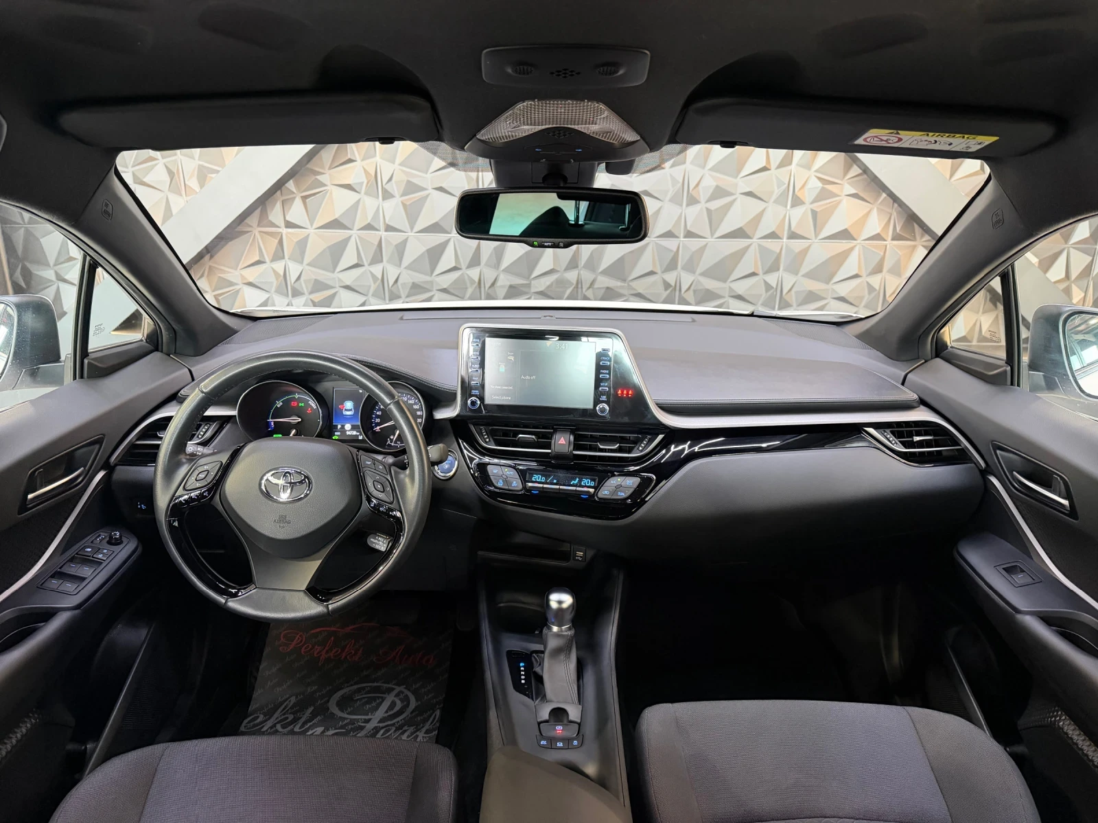 Toyota C-HR 1.8 HYBRID , снимка 5 - Автомобили и джипове - 54373084