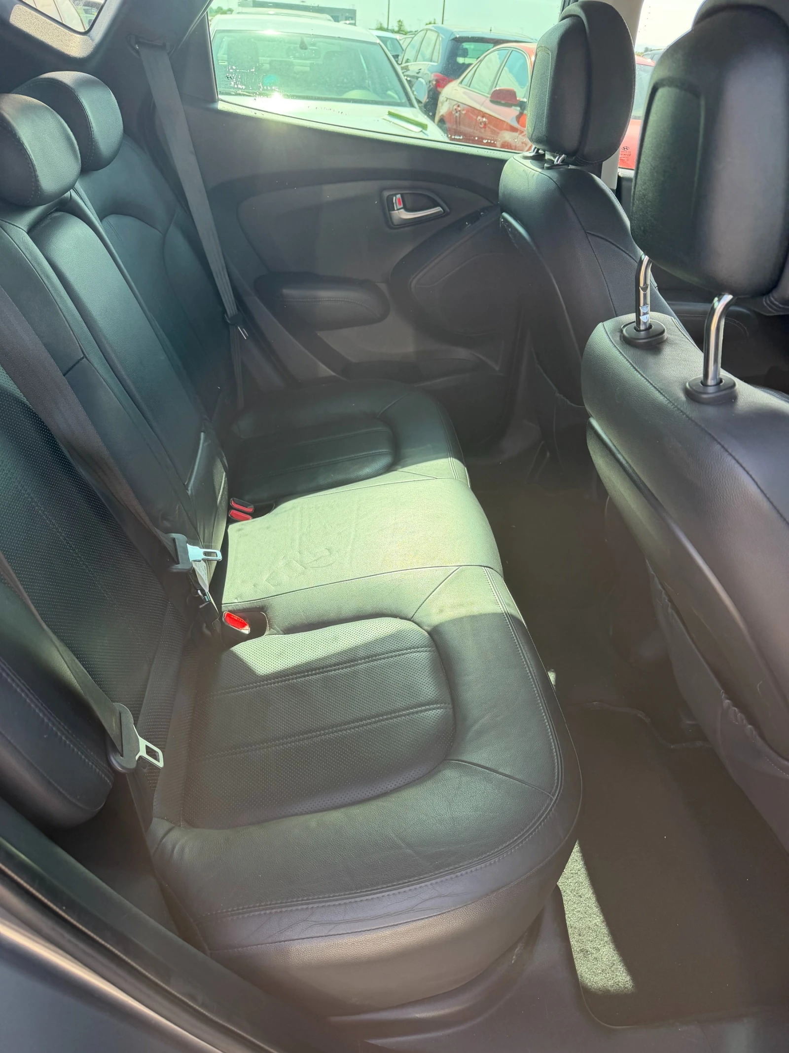 Hyundai IX35 2.0CRDI AWD AVTOMAT/PANPRAMA/KOJA EURO 5, снимка 10 - Автомобили и джипове - 54736915