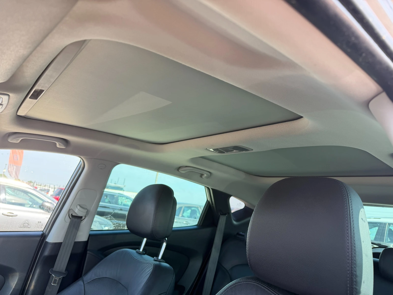 Hyundai IX35 2.0CRDI AWD AVTOMAT/PANPRAMA/KOJA EURO 5, снимка 15 - Автомобили и джипове - 54736915