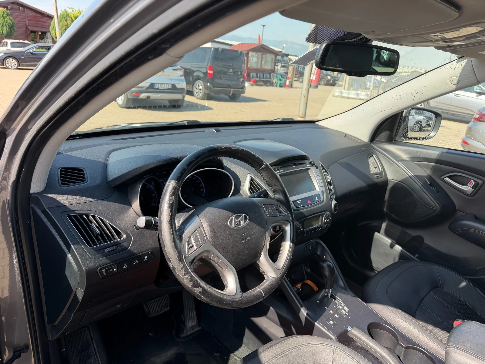 Hyundai IX35 2.0CRDI AWD AVTOMAT/PANPRAMA/KOJA EURO 5, снимка 12 - Автомобили и джипове - 54736915