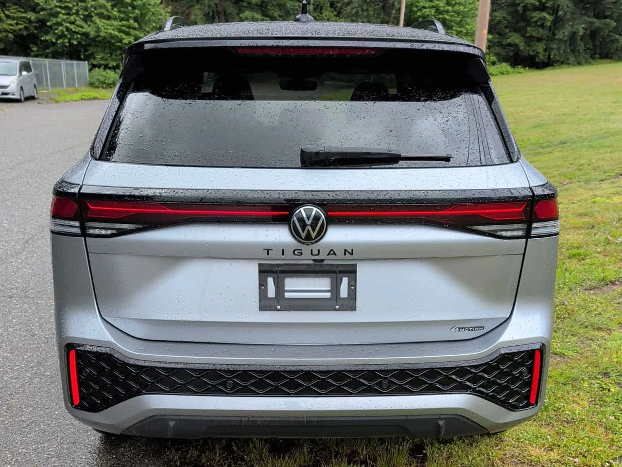 VW Tiguan * Comfortline R Line Black Edition * CARFAX * БЕЗ , снимка 4 - Автомобили и джипове - 54840471
