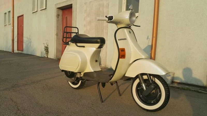 Vespa 50 Vespa 50 (V5N1T) 1990, снимка 1 - Мотоциклети и мототехника - 48422698