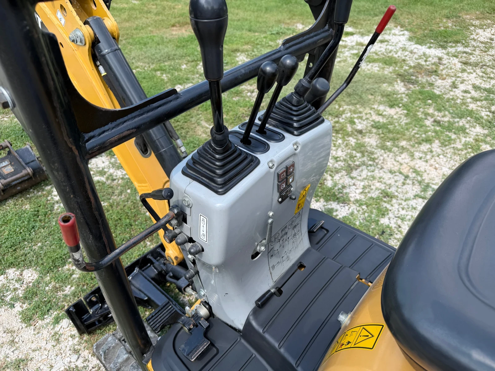 Багер Caterpillar 300.9 D EXCAVATOR, снимка 10 - Индустриална техника - 54793634