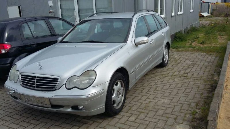 Интериор и аксесоари за Mercedes-Benz C 220, снимка 1 - Части - 49502490