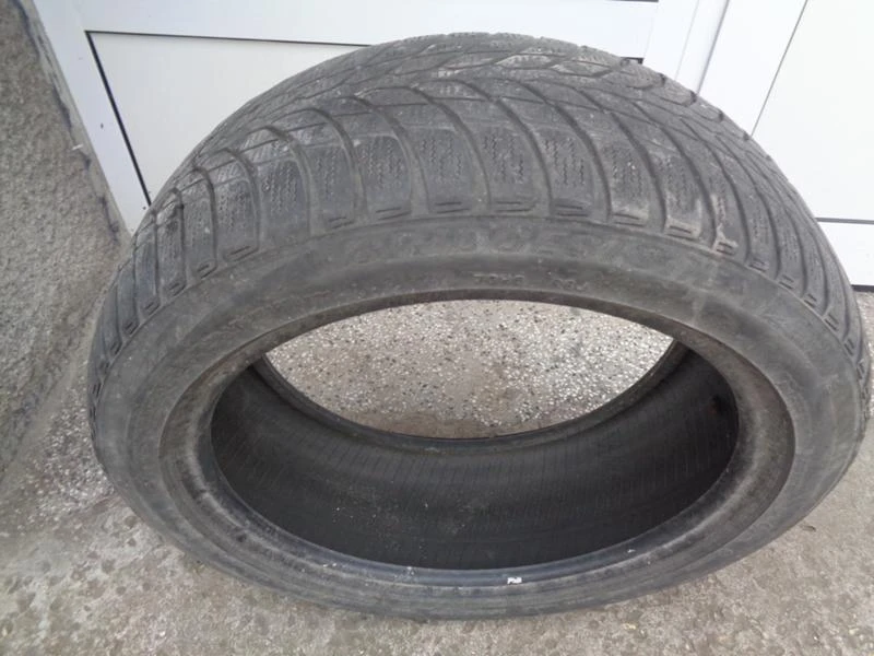 Гуми Зимни 225/45R17, снимка 1 - Гуми и джанти - 49504454