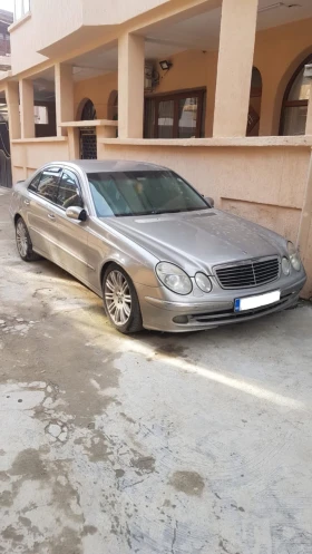 Mercedes-Benz E 320, снимка 1