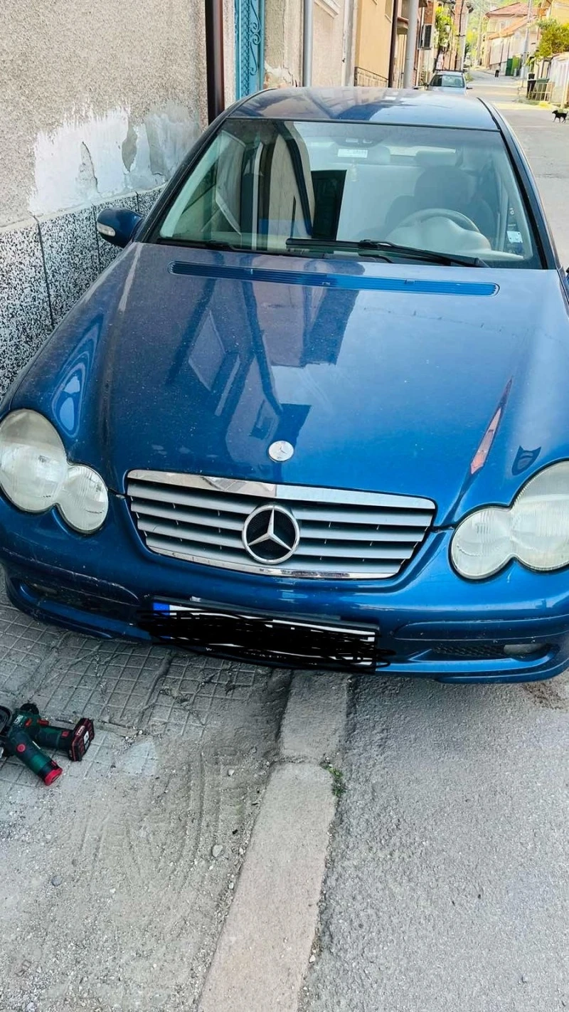 Mercedes-Benz C 220, снимка 2 - Автомобили и джипове - 42441273