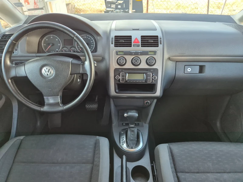 VW Touran 1.9 TDI DSG 7места, снимка 7 - Автомобили и джипове - 47349030