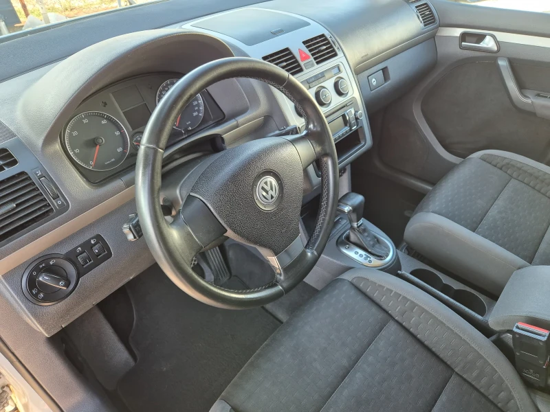 VW Touran 1.9 TDI DSG 7места, снимка 12 - Автомобили и джипове - 47349030