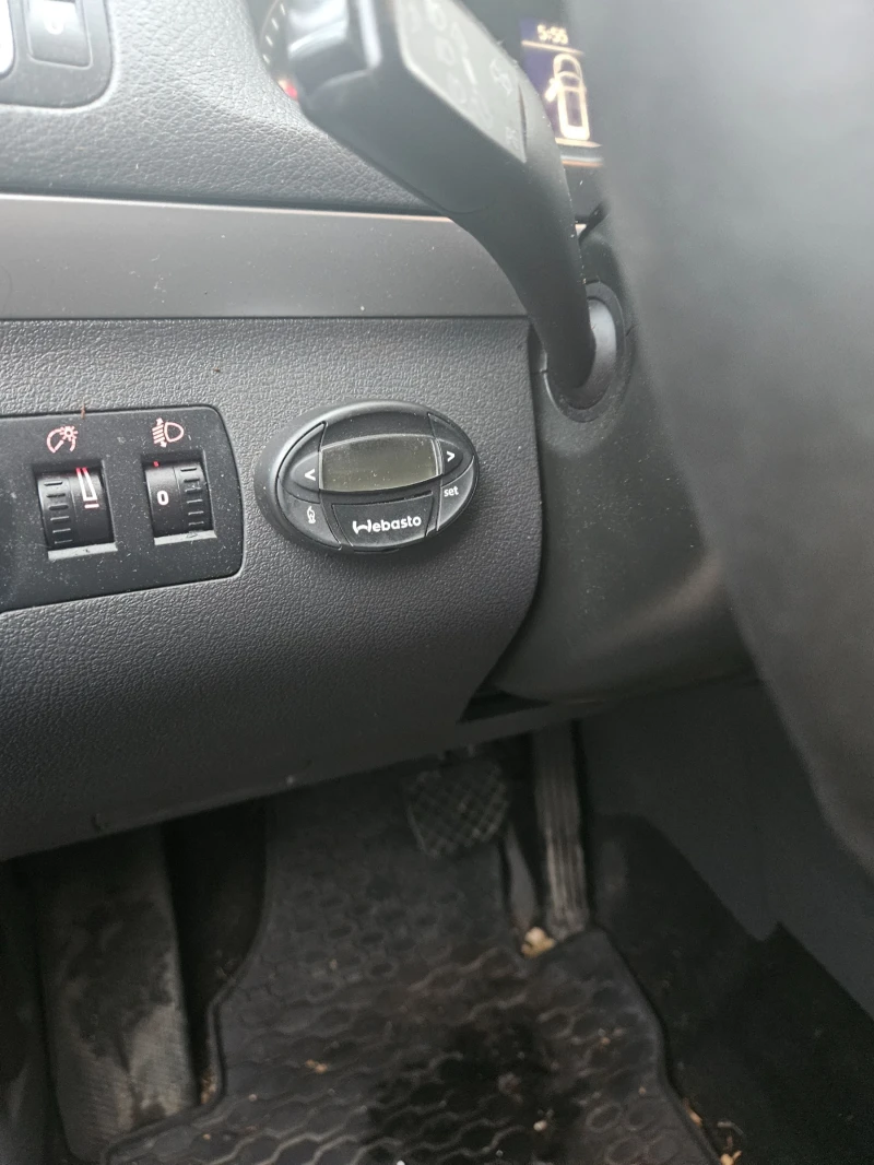 VW Touran 2.0 TDI, снимка 8 - Автомобили и джипове - 52674752