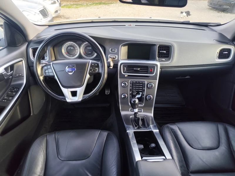 Volvo V60 2.0 дизел Италия, снимка 8 - Автомобили и джипове - 52727284