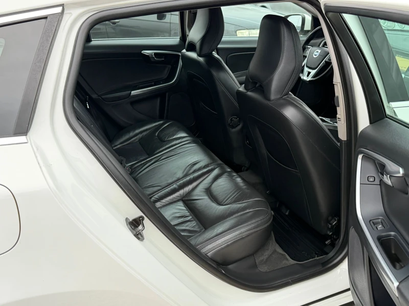 Volvo V60 2.0 дизел Италия, снимка 11 - Автомобили и джипове - 52727284