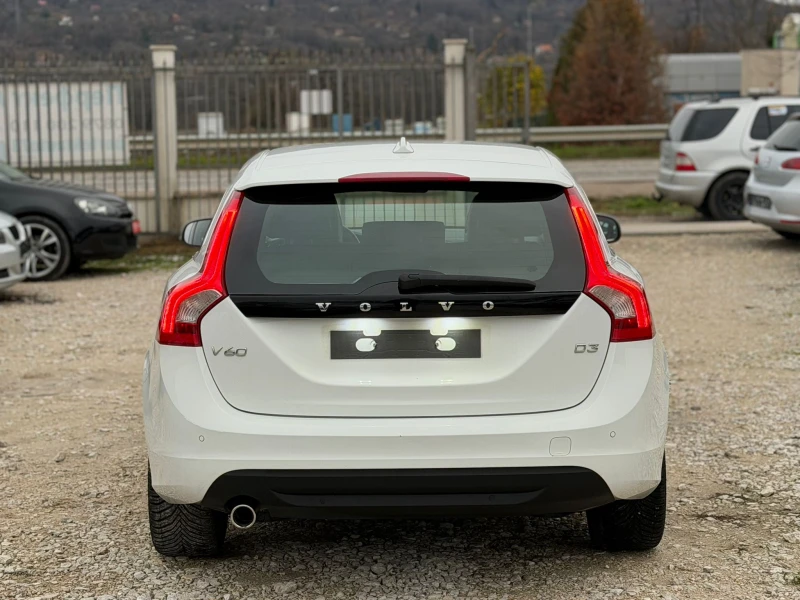 Volvo V60 2.0 дизел Италия, снимка 6 - Автомобили и джипове - 52727284