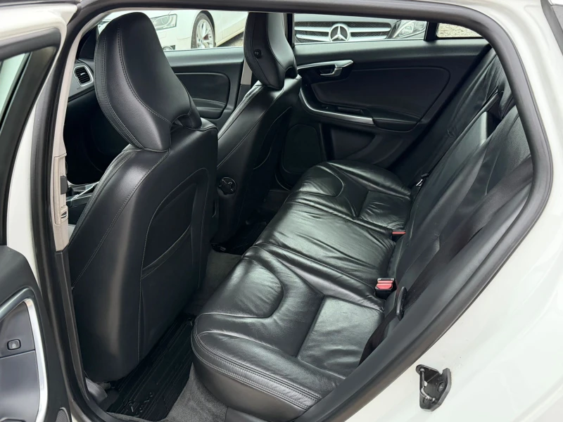 Volvo V60 2.0 дизел Италия, снимка 12 - Автомобили и джипове - 52727284