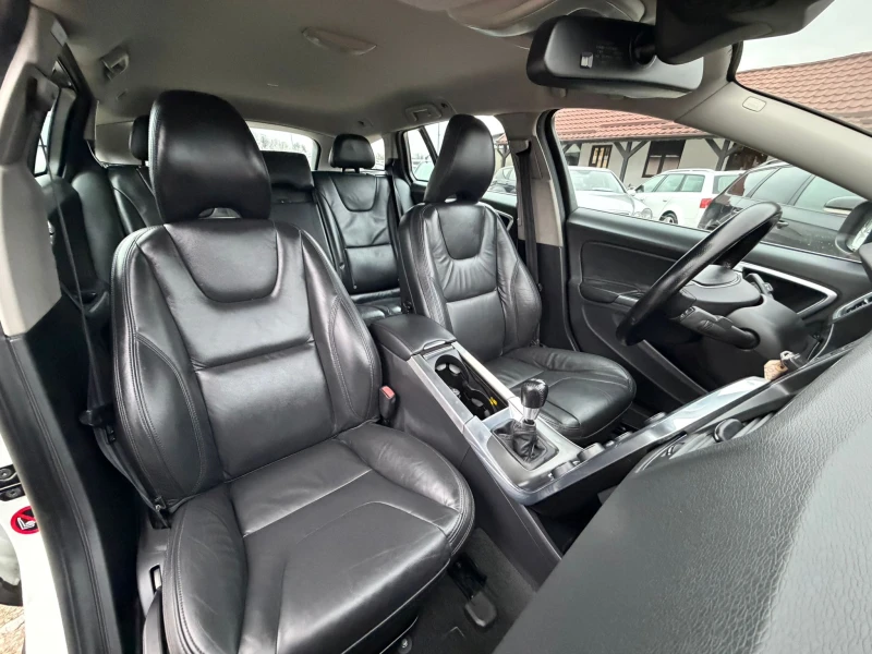Volvo V60 2.0 дизел Италия, снимка 13 - Автомобили и джипове - 52727284