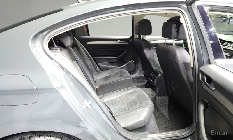 VW Passat, снимка 12 - Автомобили и джипове - 53166801