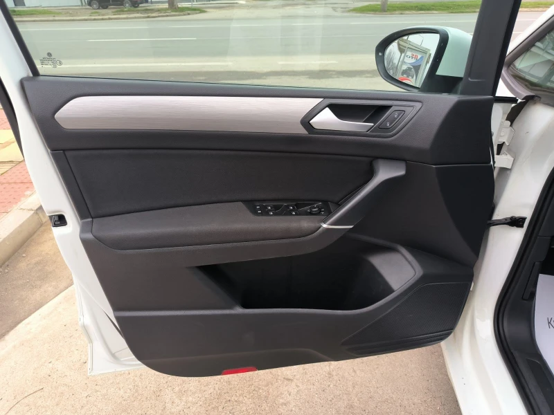 VW Touran 2.0d-Automat-Kamera-Euro-6D, снимка 12 - Автомобили и джипове - 53456599