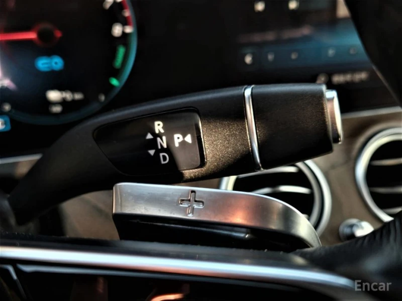 Mercedes-Benz E 300, снимка 9 - Автомобили и джипове - 53593076