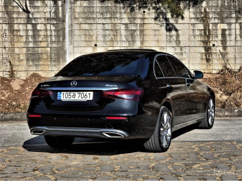 Mercedes-Benz E 300, снимка 2 - Автомобили и джипове - 53593076