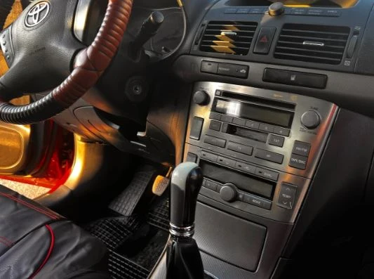 Toyota Avensis, снимка 4 - Автомобили и джипове - 53885595