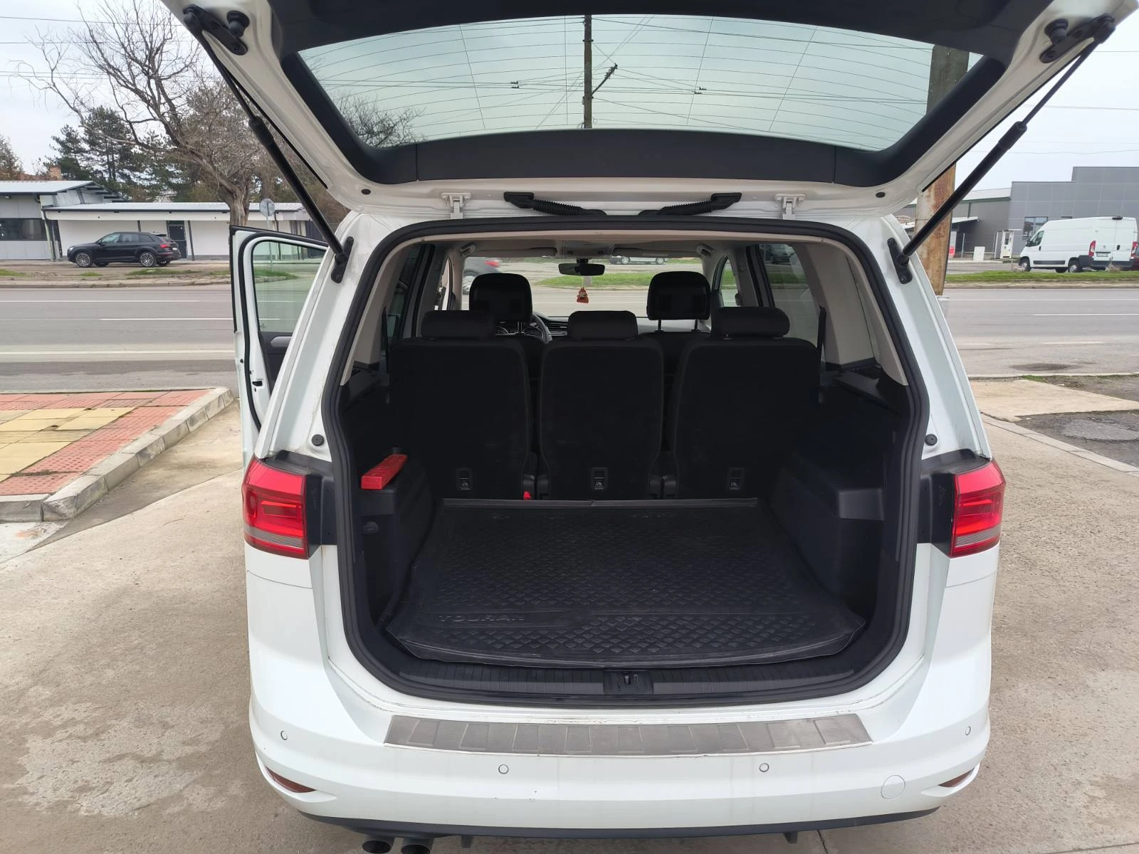 VW Touran 2.0d-Automat-Kamera-Euro-6D | Mobile.bg � ����������� 11