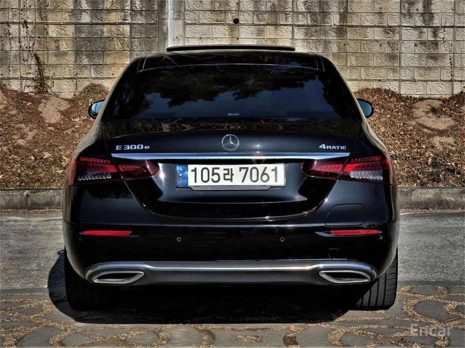 Mercedes-Benz E 300  - изображение 4