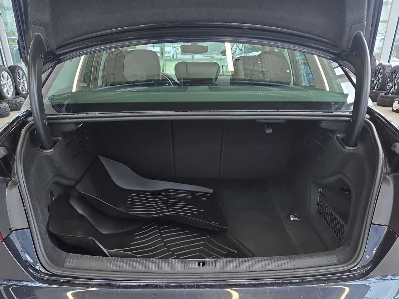 Audi A4 * Progressiv * 360КАМЕРИ* ШИБИДАХ* + ГУМИ, снимка 14 - Автомобили и джипове - 53760844