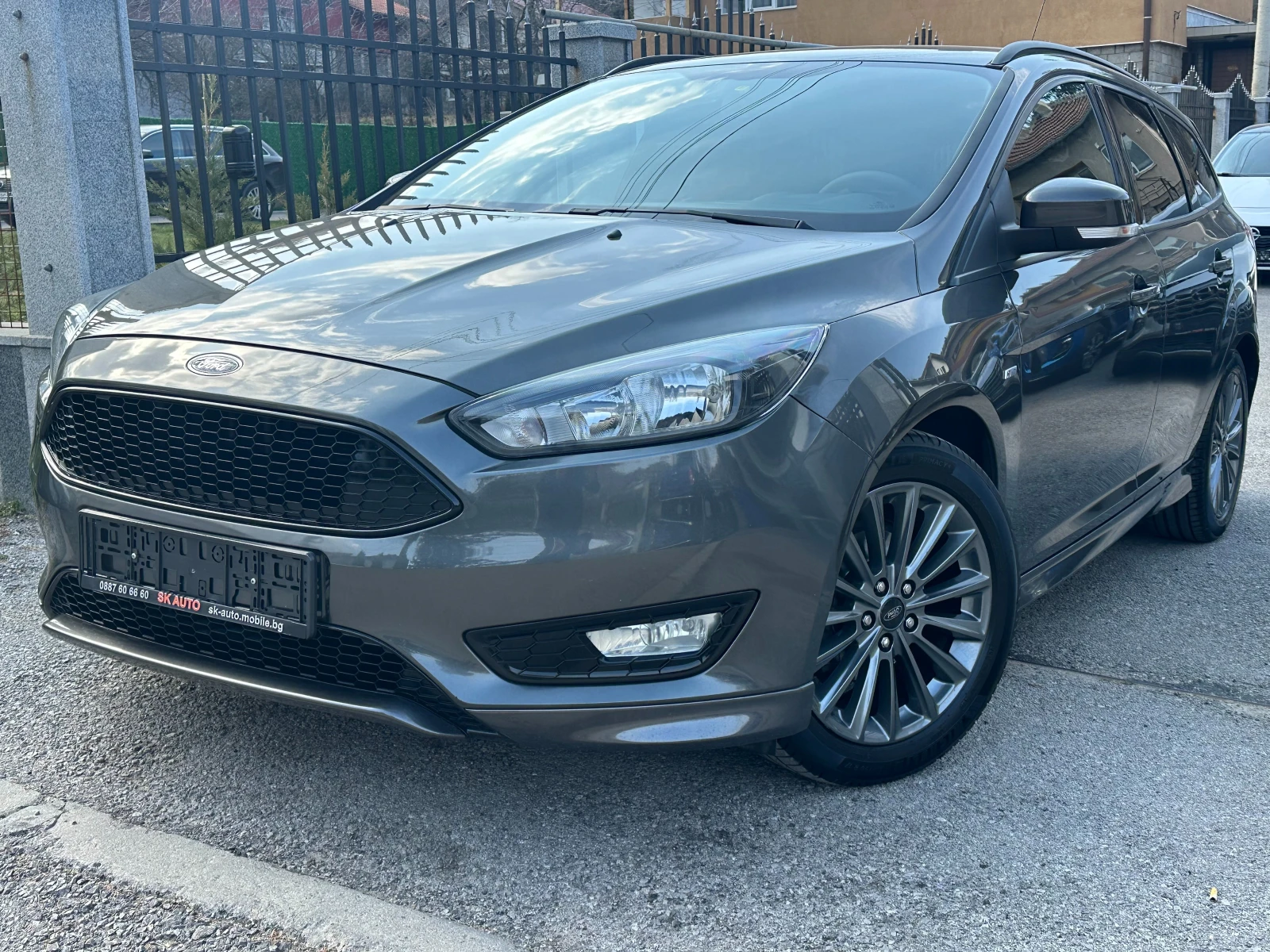 Ford Focus 1.5D-ST-Line-LED-CAMERA-NAVI-PDC-EURO6B-2017g-6sk.